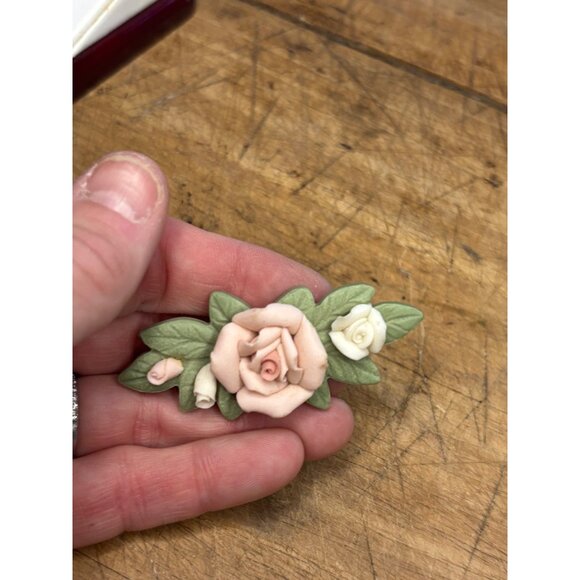Handcrafted Floral Porcelain Brooch With Pink & White Roses Green Leaves And Met - Picture 6 of 8